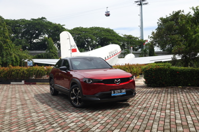 Menjelajahi Teknologi Terbaru dalam Electric SUV Mazda MX-30