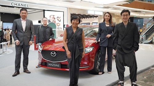 Mazda Indonesia Jalin Kolaborasi Dua Desainer Ternama Membangun Sinergi Industri Otomotif Dan Fashion Pada Ajang Jakarta Fashion Week 2023