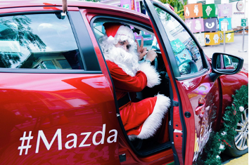 MAZDA INDONESIA MEMERIAHKAN MUSIM LIBURAN! SOUL RED REINDEER DAN SOUL RED SANTA SIAP BERBAGI KEBAHAGIAAN DI KOTA JAKARTA.