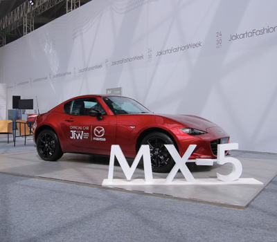 Mazda Indonesia Jalin Kolaborasi Dua Desainer Ternama Membangun Sinergi Industri Otomotif Dan Fashion Pada Ajang Jakarta Fashion Week 2023